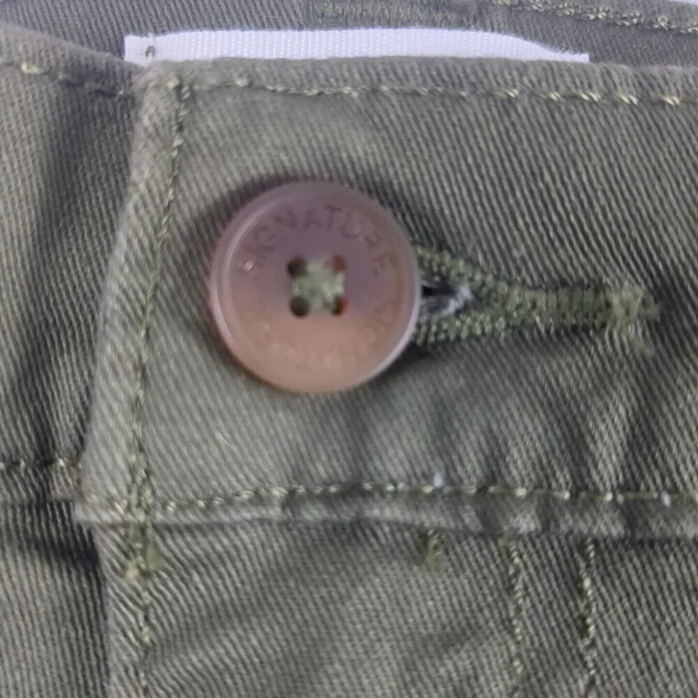Signature Gold Levi Strauss Olive Green Cargo Shorts Mens‎ 46 Hits At The Knee